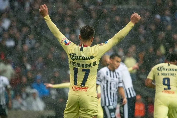 Cristian Insaurralde en un partido de América