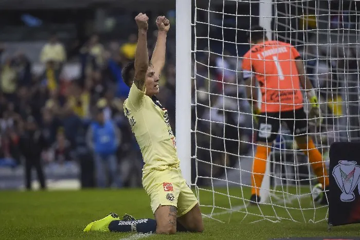Cristian Insaurralde en un partido de América