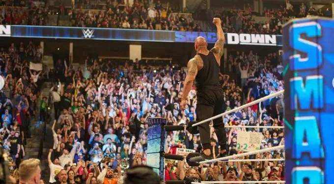@therock The Rock durante su pelea en Smackdown