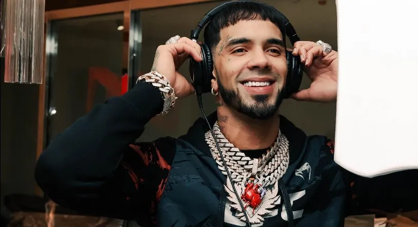 Anuel AA durante una grabación