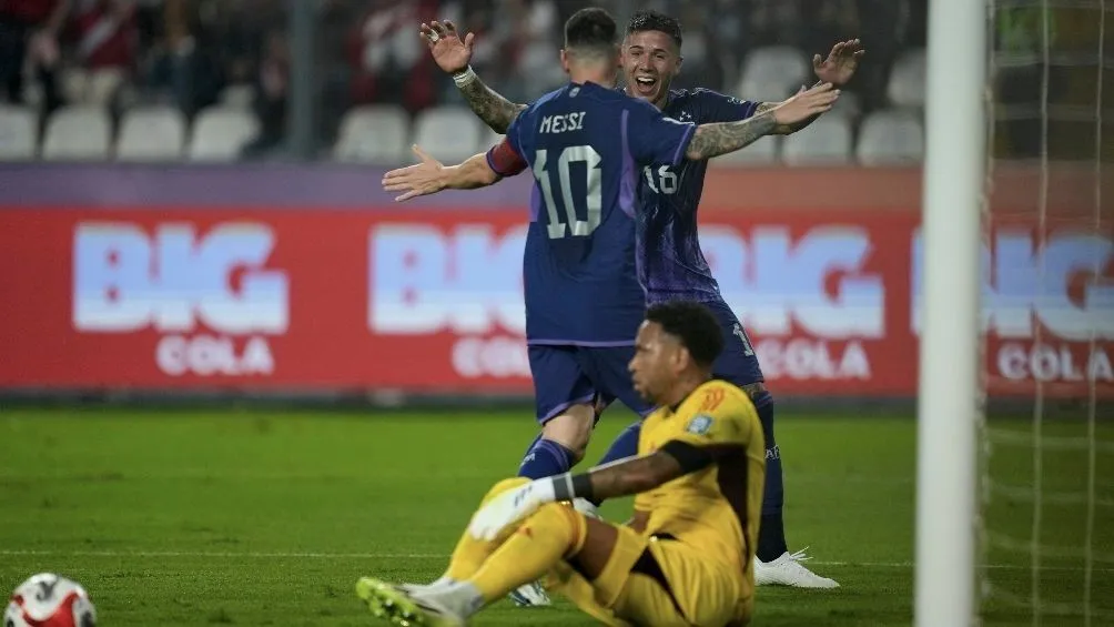 Lionel celebra con Enzo Fernández