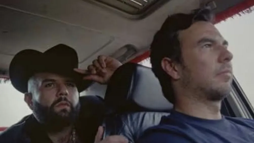 Pérez junto a Carin León