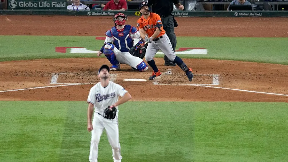 AP José Altuve despertó con su primer cuadrangular de la postemporada