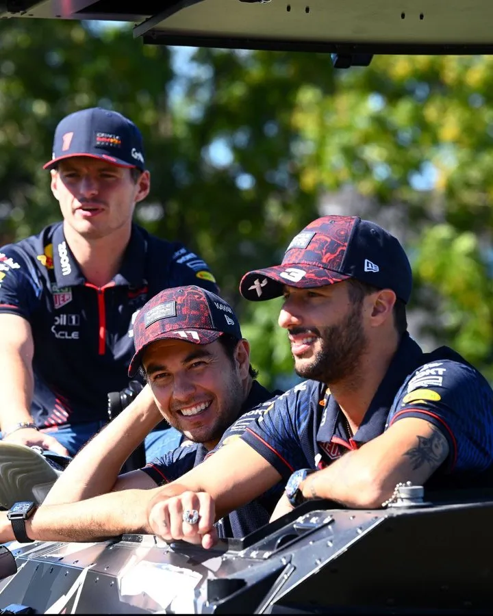 TWITTER: @redbullracing Max Verstappen, Checo Pérez y Daniel Ricciardo en Austin