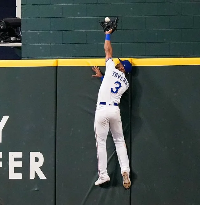 Leody Taveras se robó los reflectores por esta atrapada