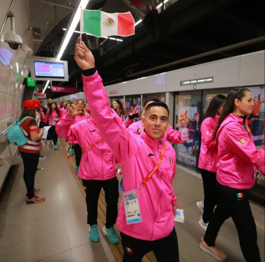 INSTAGRAM: @cmteolimpicomex Delegación mexicana camino a la inauguración