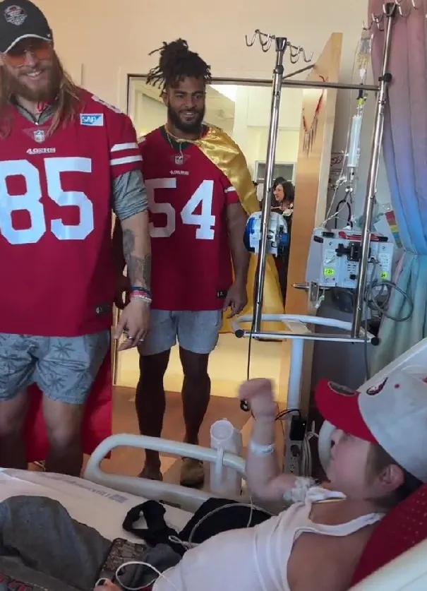 George Kittle acudió para apoyar al joven