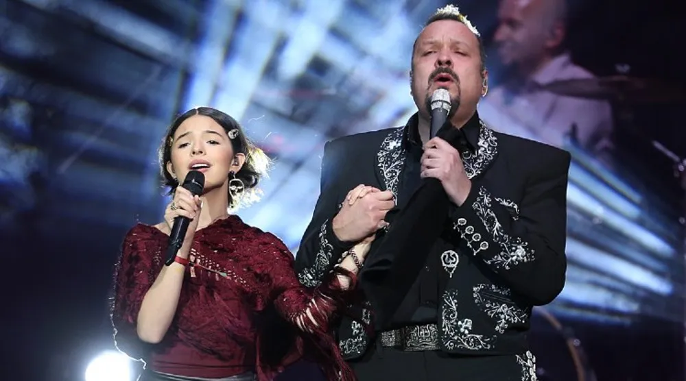 Ángela Aguilar junto a Pepe Agular