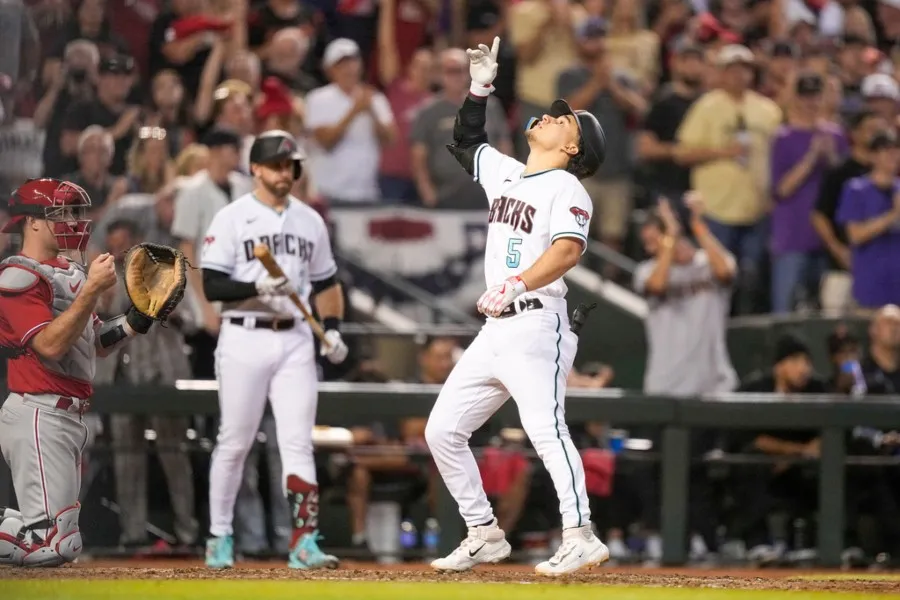 Alek Thomas pegó HR contra Phillies