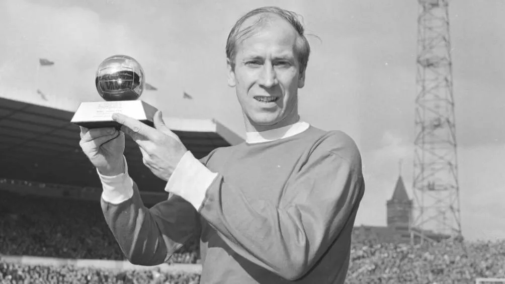 Charlton y su balón de oro