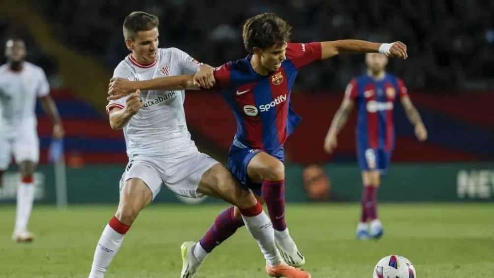 Joao Felix durante el encuentro en Montjuic