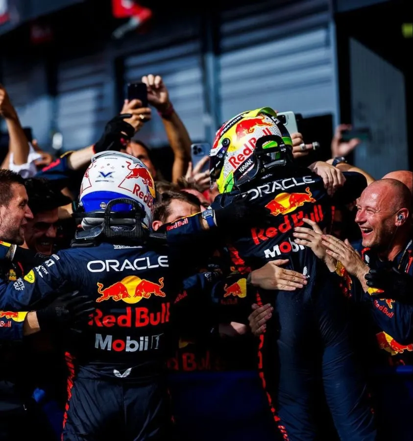 INSTAGRAM: @redbullracing Checo y Max serán compañeros en RB en 2024