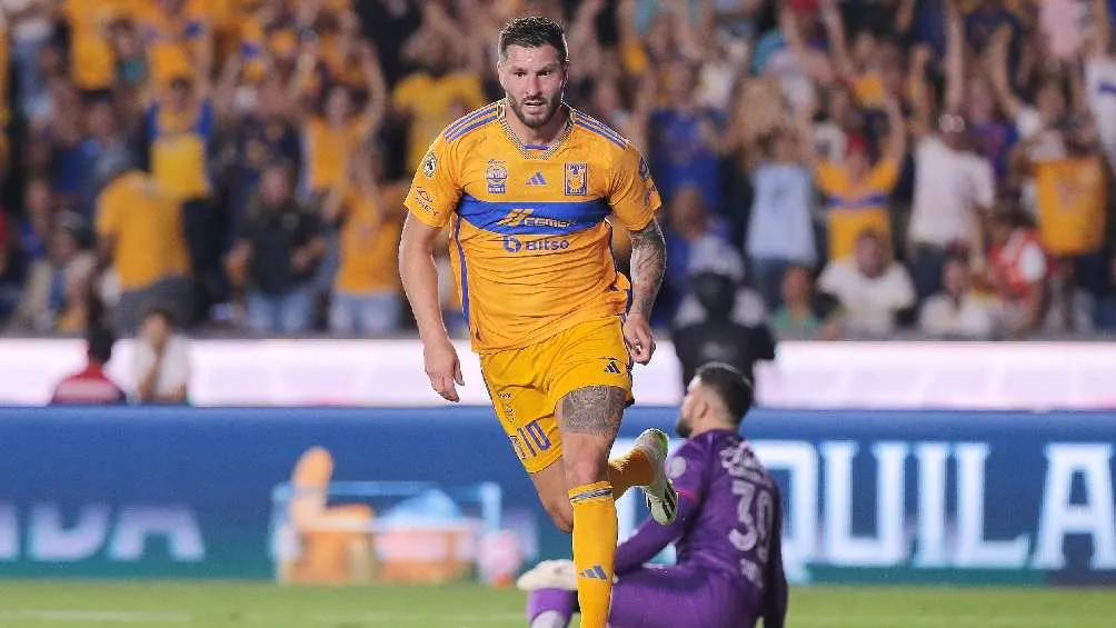 El delantero salió lesionado