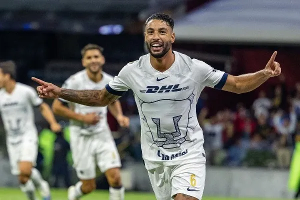 Nathan Silva celebrando su gol