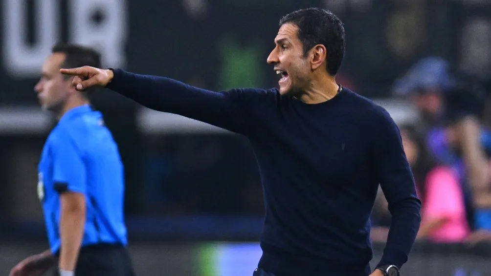 Jaime Lozano dirigiendo a la Selección Mexicana