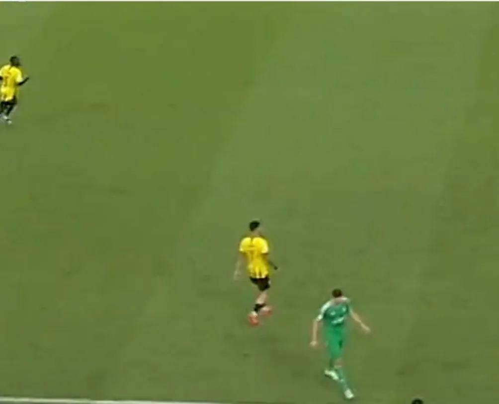 Draxler tocó el esférico y luego se fue a la salida