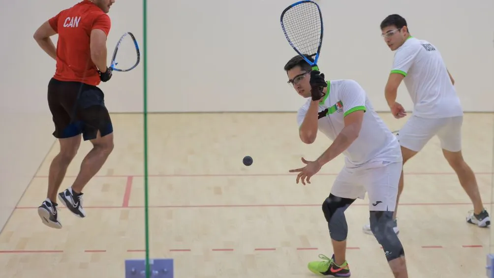 La pareja azteca enfrentando a los canadienses