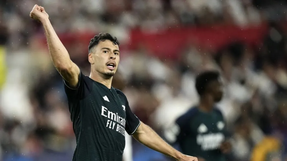 Martinelli celebrando uno de los goles ante Sevilla