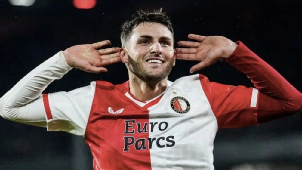 Giménez celebrando uno de sus goles ante la Lazio