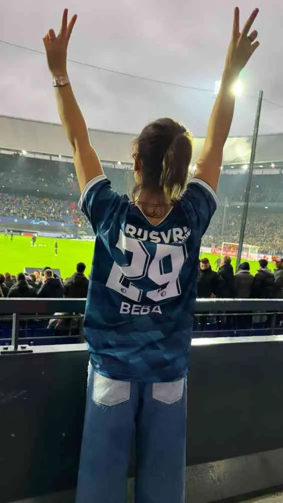 Fer Serrano en el Feyenoord Stadium