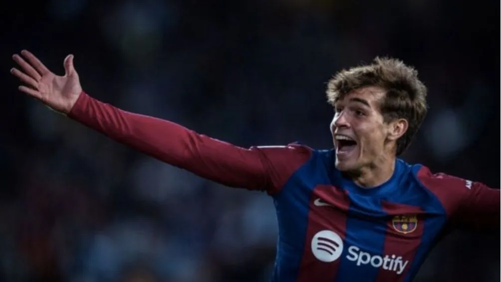 Marc Guiu celebrando su primer gol con el Barça