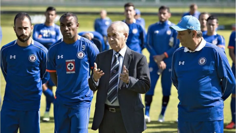 Billy durante un entrenamiento con Cruz Azul