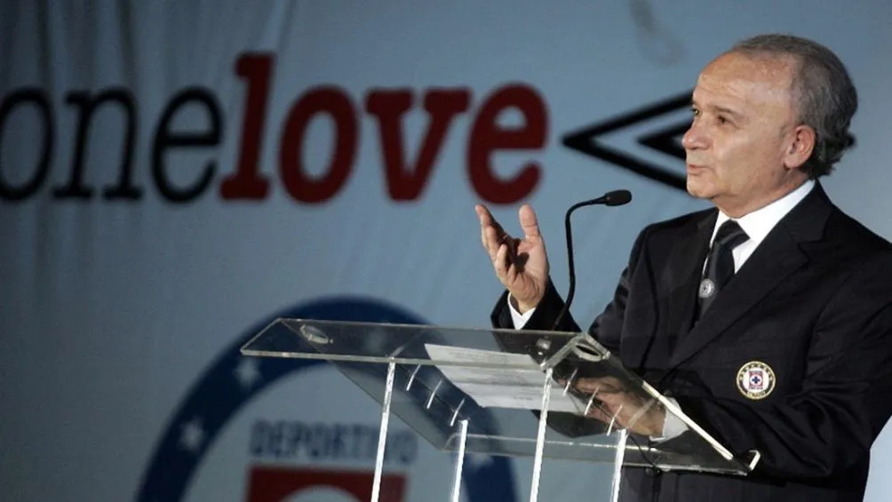 Álvarez en un evento con Cruz Azul