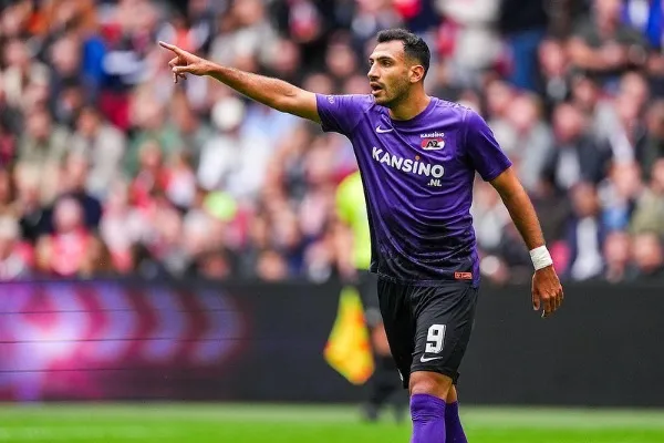 INSTAGRAM @vangelis_pavlidis Vangelis Pavlidis jugando con el AZ