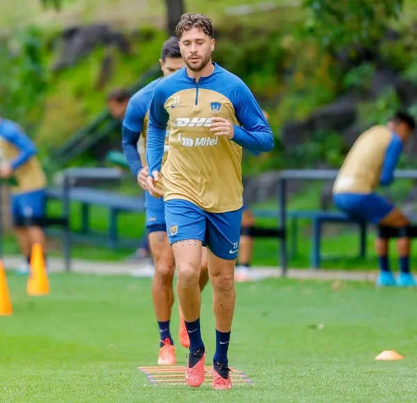 'Palermo' Ortiz entrenando con los Pumas