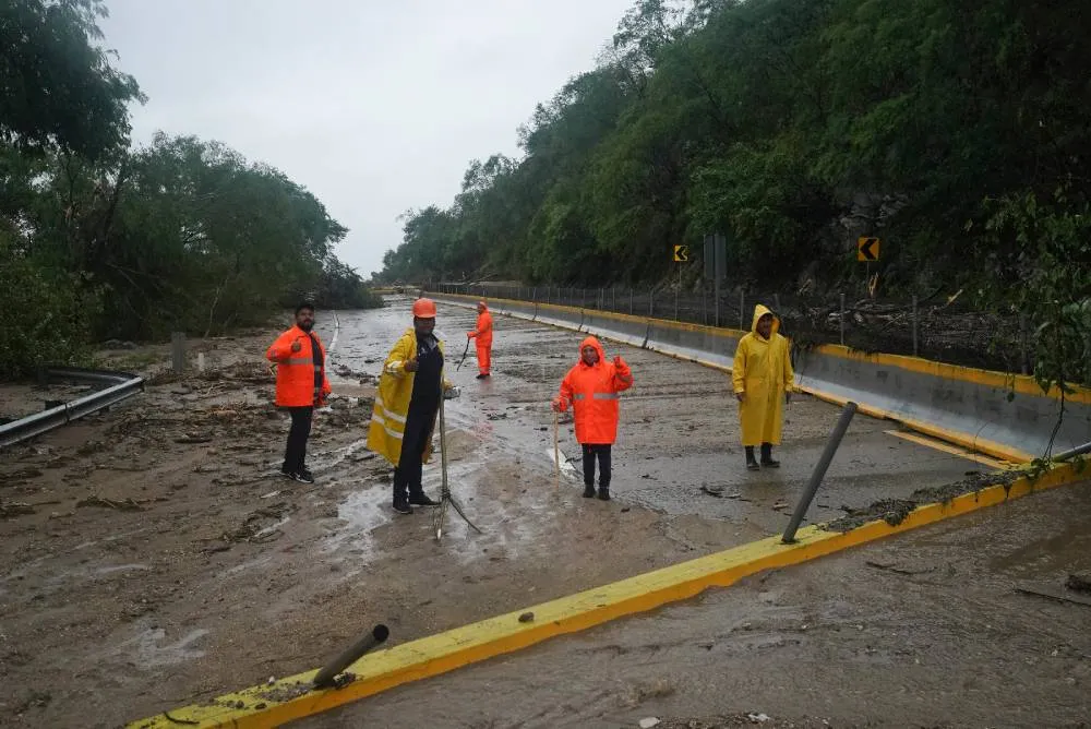Trabajadores intentan mejorar las condiciones de la Autopista del Sol