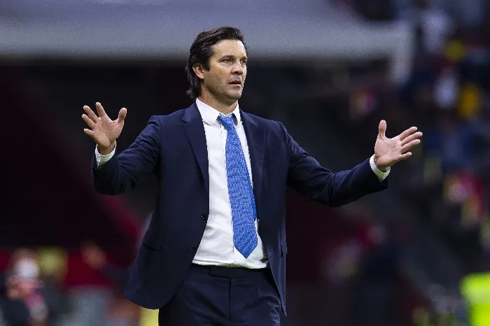 MEXSPORT Solari dirigiendo a las Águilas