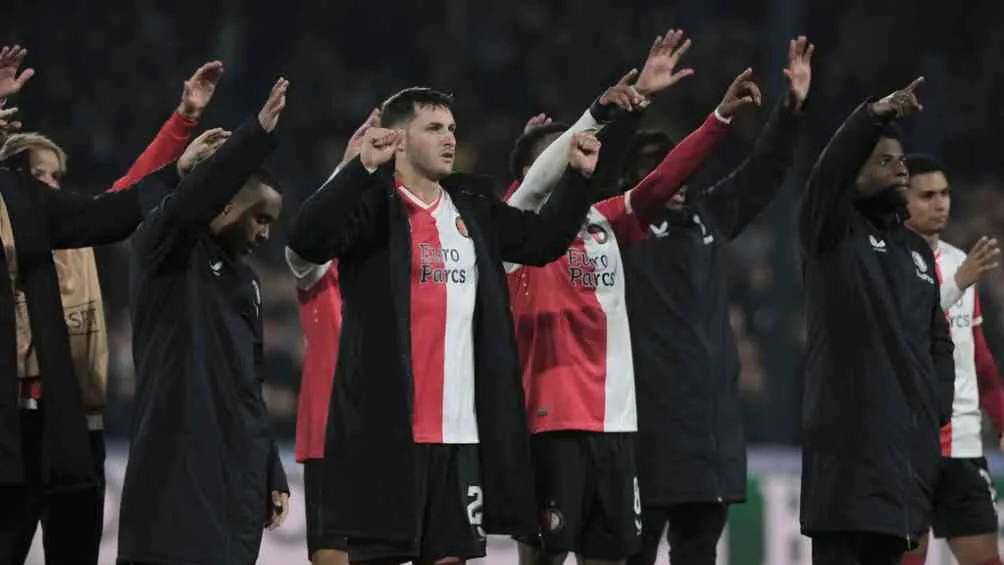 Jugadores del Feyenoord celebran la victoria