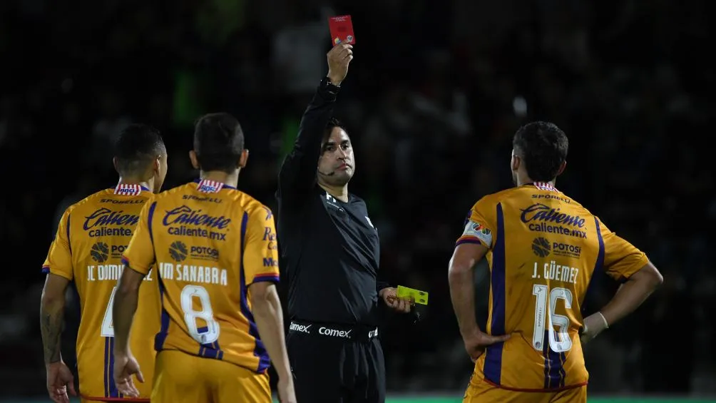 El momento de la expulsión de Javier Guemez