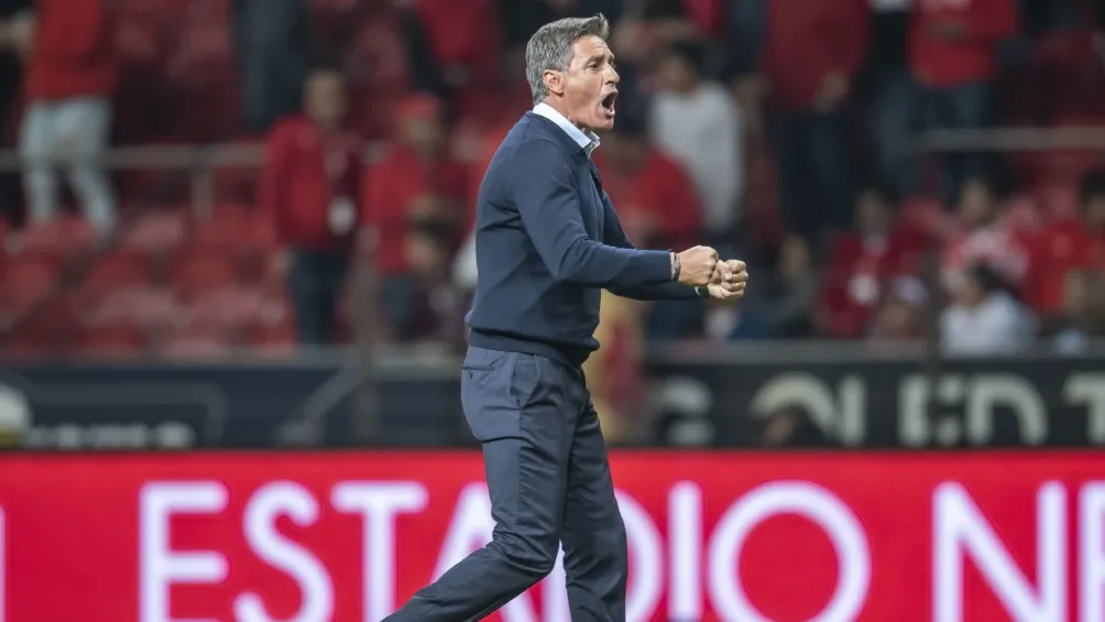 El español dirigió por 34 partidos a Pumas