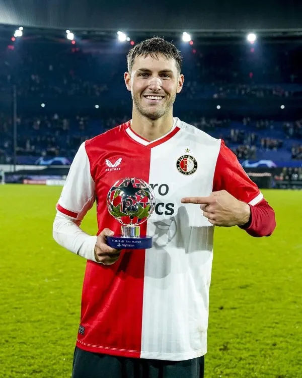 Giménez es la figura con el Feyenoord
