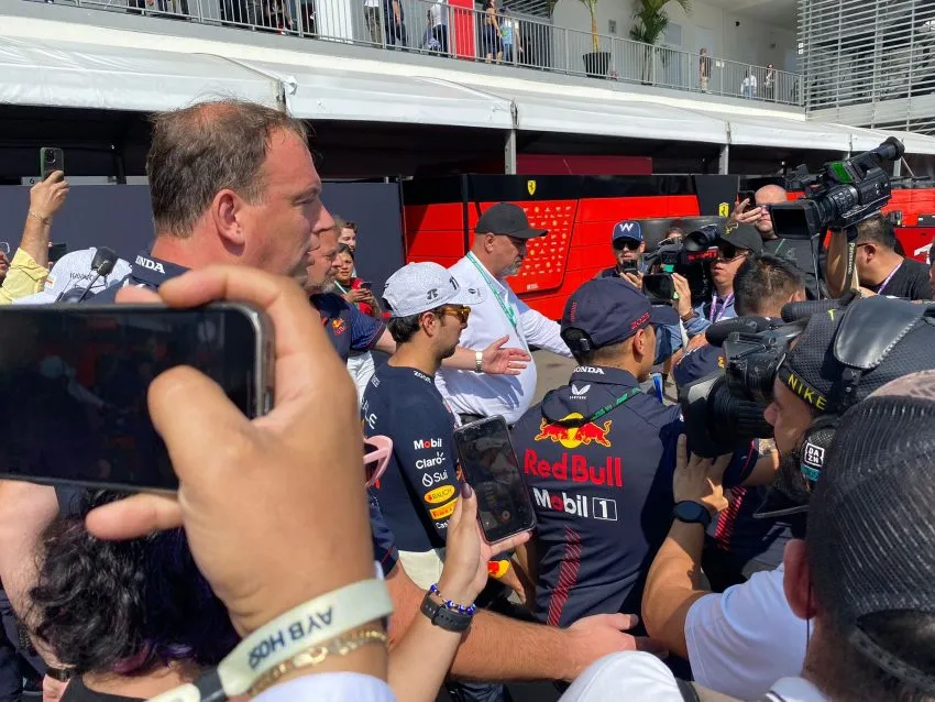 MARIO GUZMÁN Checo después de abandonar la carrera