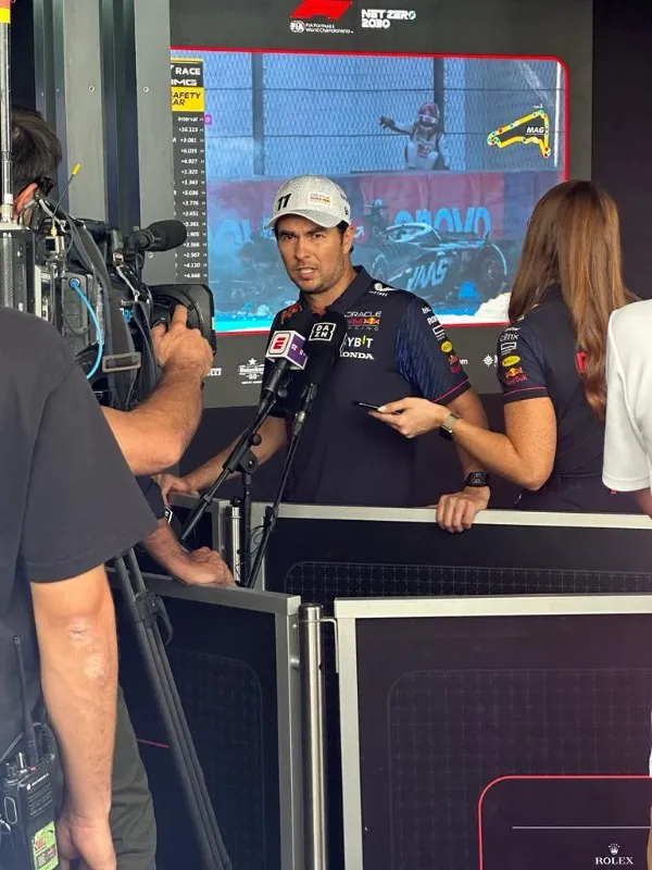 La afición apoyó a Checo Pérez