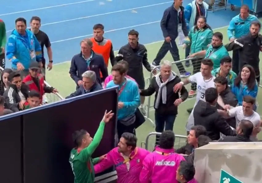 Duilio tuvo que calmar a los jugadores de México