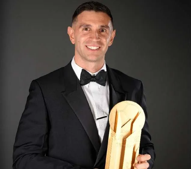 Dibu Martínez ganó el premio al Mejor Portero