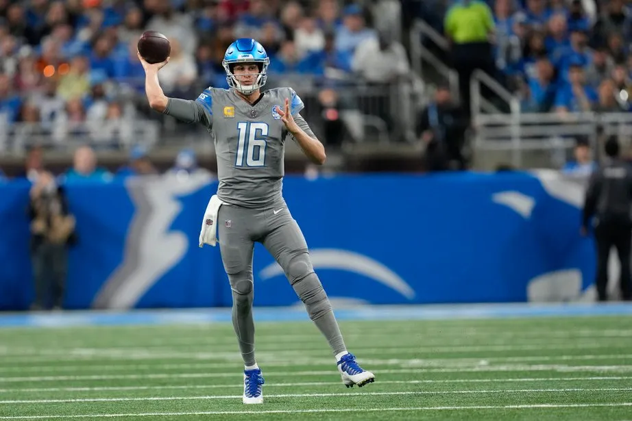 Gared Goff lanza un pase