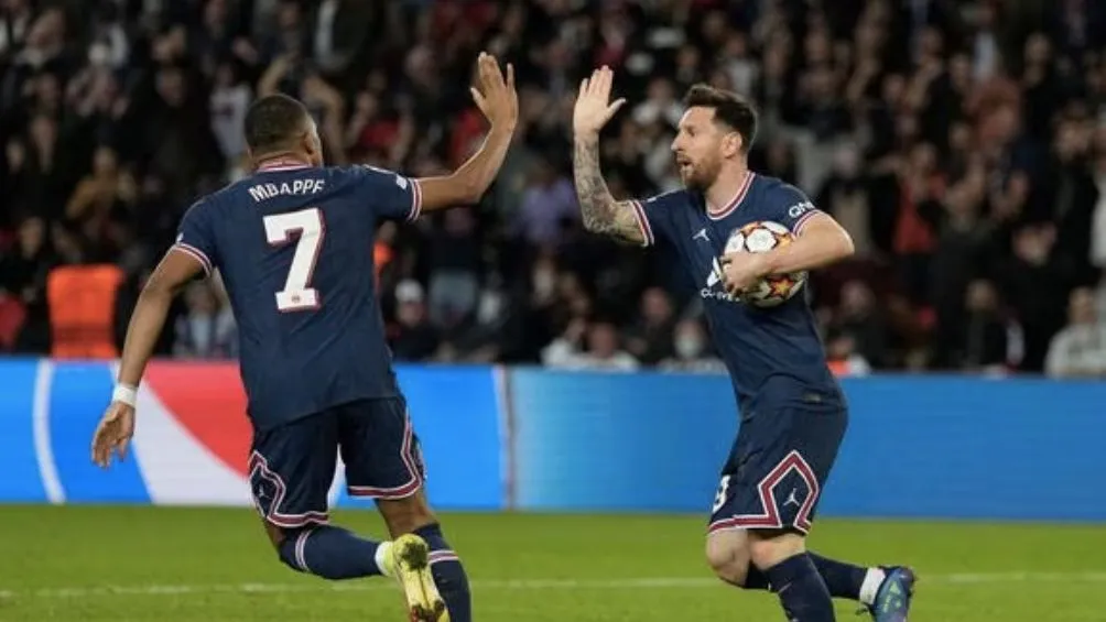 Messi con Mbappé en el PSG