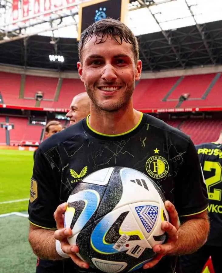 Santi Giménez, goleador del Feyenoord