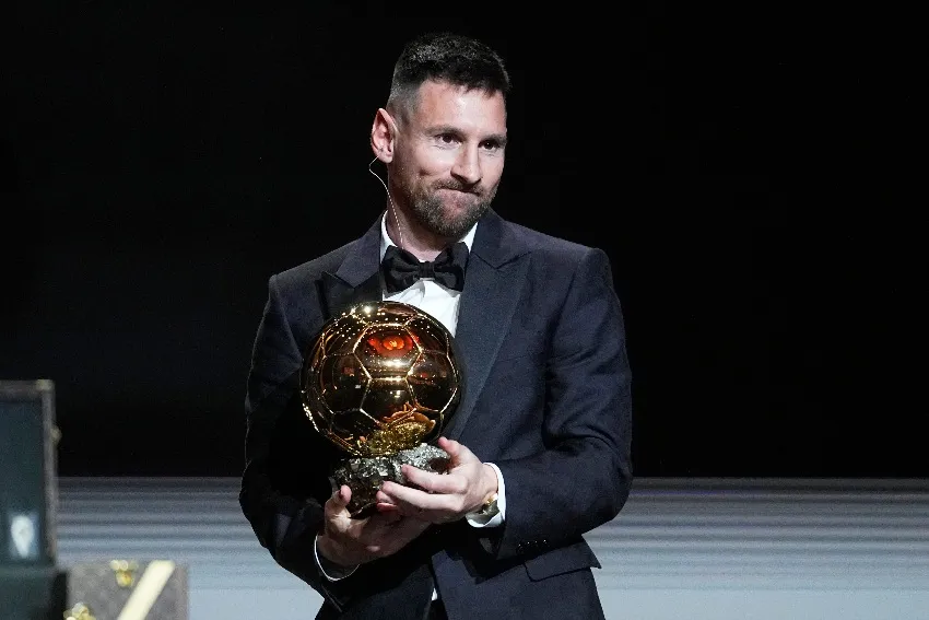 Messi tras recibir su octavo Balón de Oro