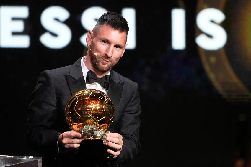 Messi tras recibir su octavo Balón de Oro