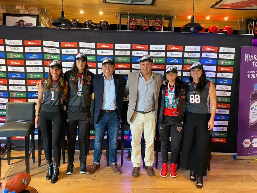 Foto oficial en la conferencia de prensa