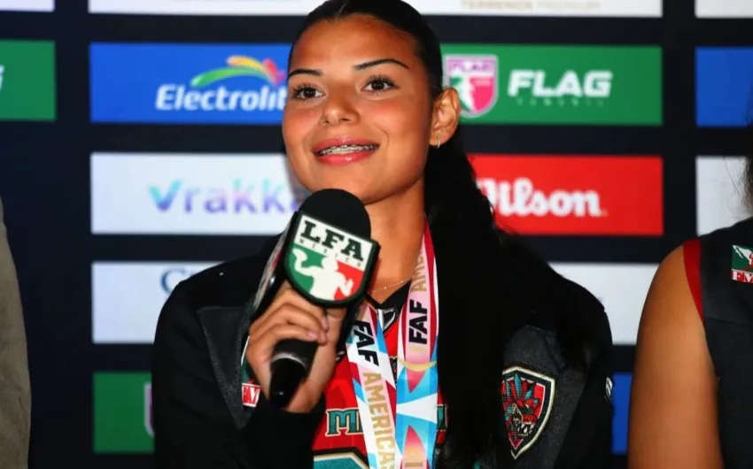 Parte de las jugadoras respondiendo preguntas