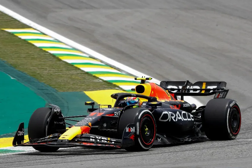 Checo Pérez largará noveno en el GP de Brasil