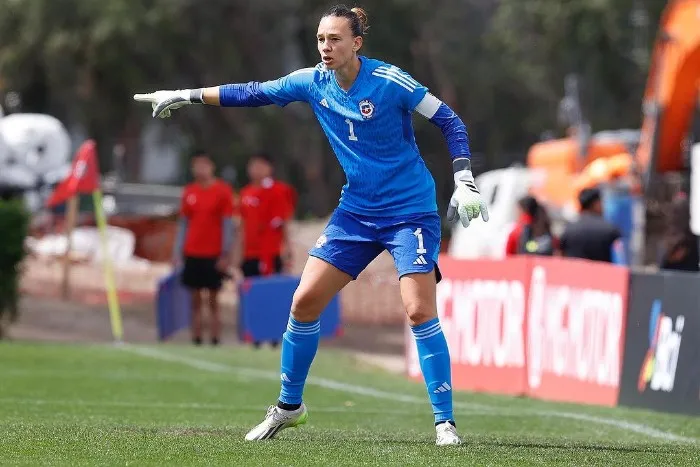 INSTAGRAM @tianeendler Christiane Endler se reportará con su equipo