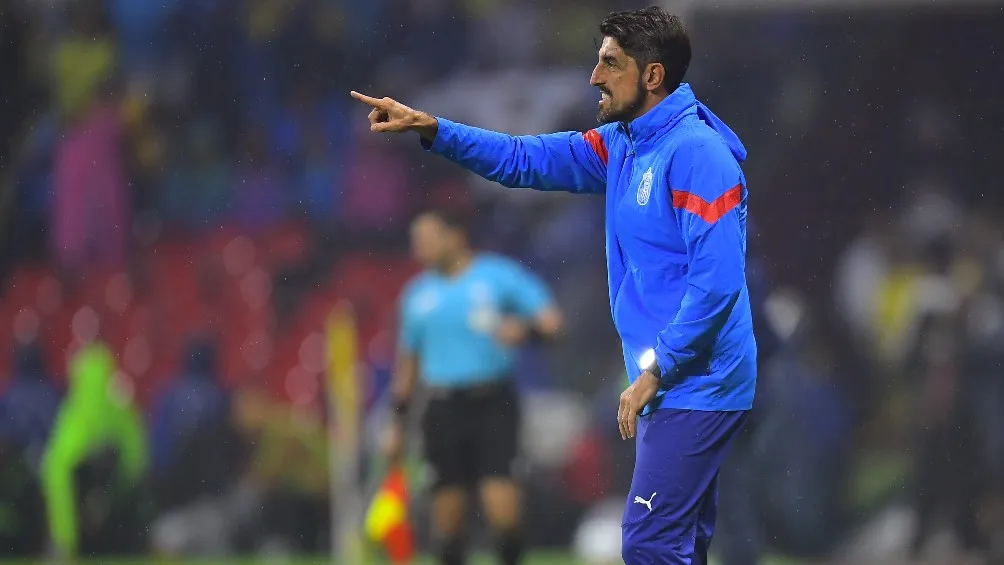 MEXSPORT Veljko Paunović dirigiendo a Chivas
