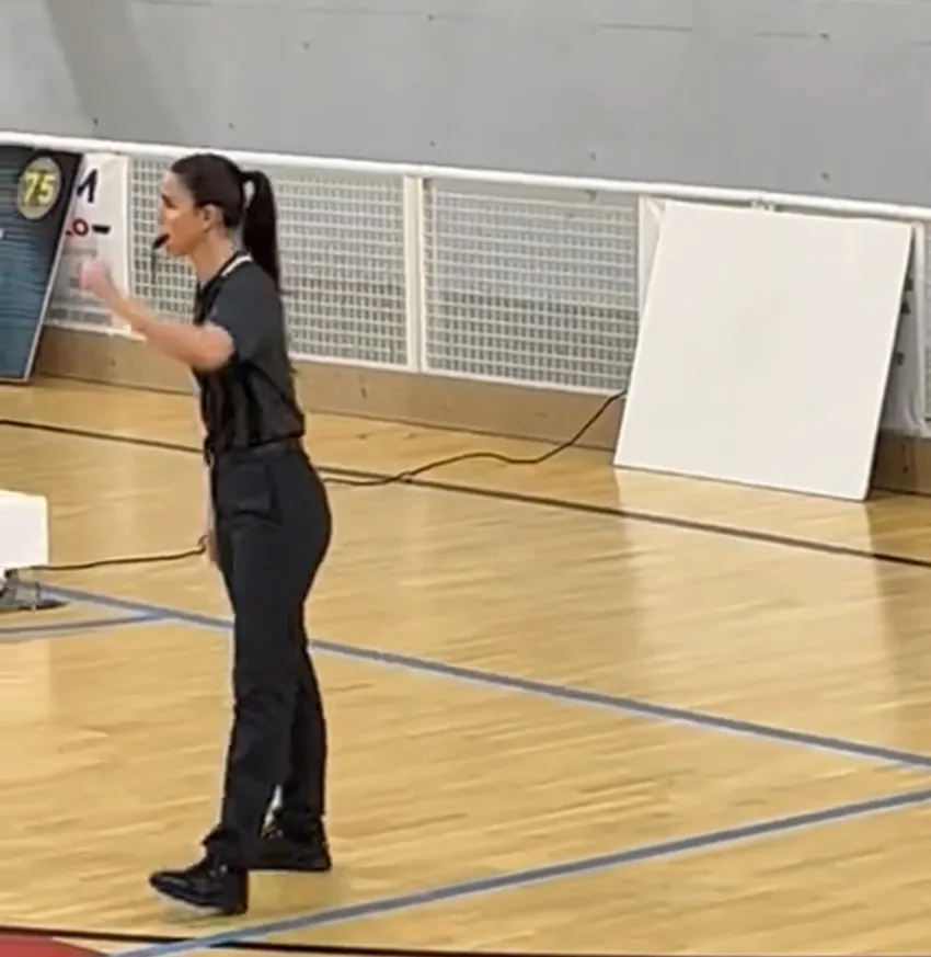 Arbitrando el partido